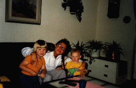 Min andra sv�gerska, Malin med Ebba och William.