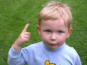 William visar upp sitt onda finger.